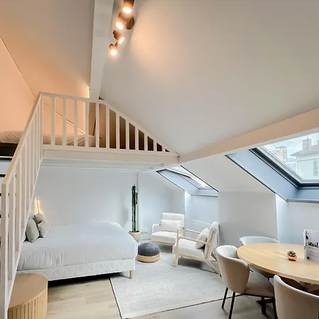 Cloud Stylish Flat With Ac And Jacuzzi Near Center Apartment